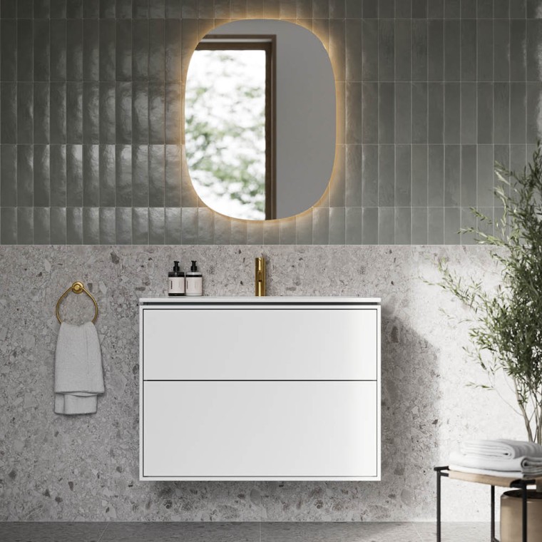 Laattojen jatkuminen lattiasta seinään luo yhtenäisyyttä ja saa tilan tuntumaan suuremmalta