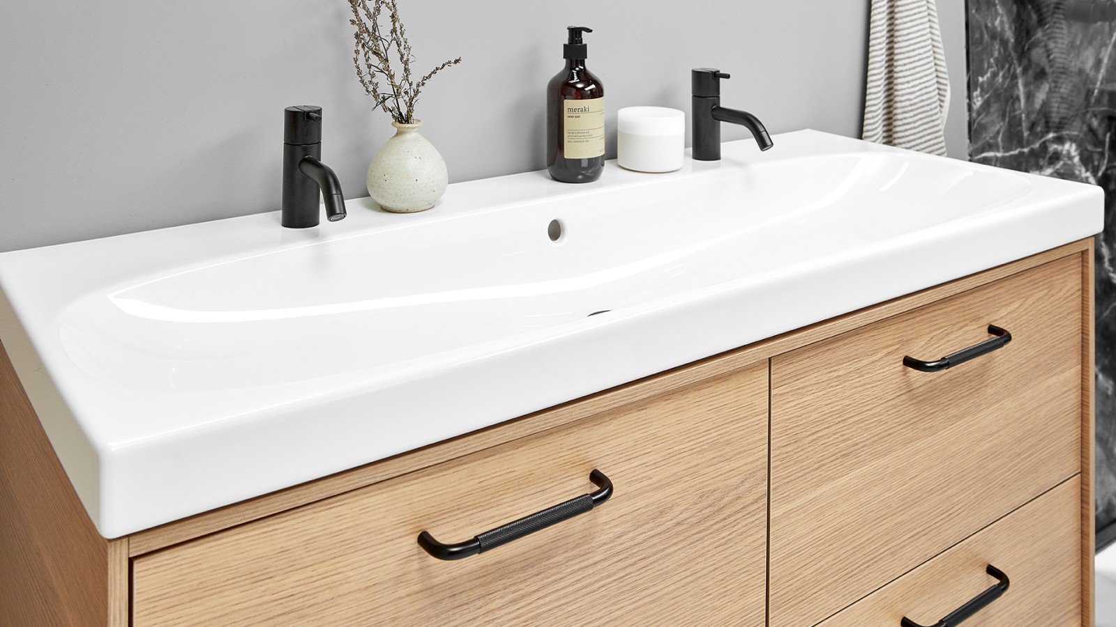 IDO pesuallas alakaapilla IDO pesuallas alakaapilla