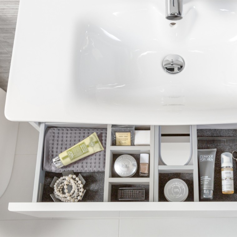 Laatikot alakaapeissa Laatikot alakaapeissa