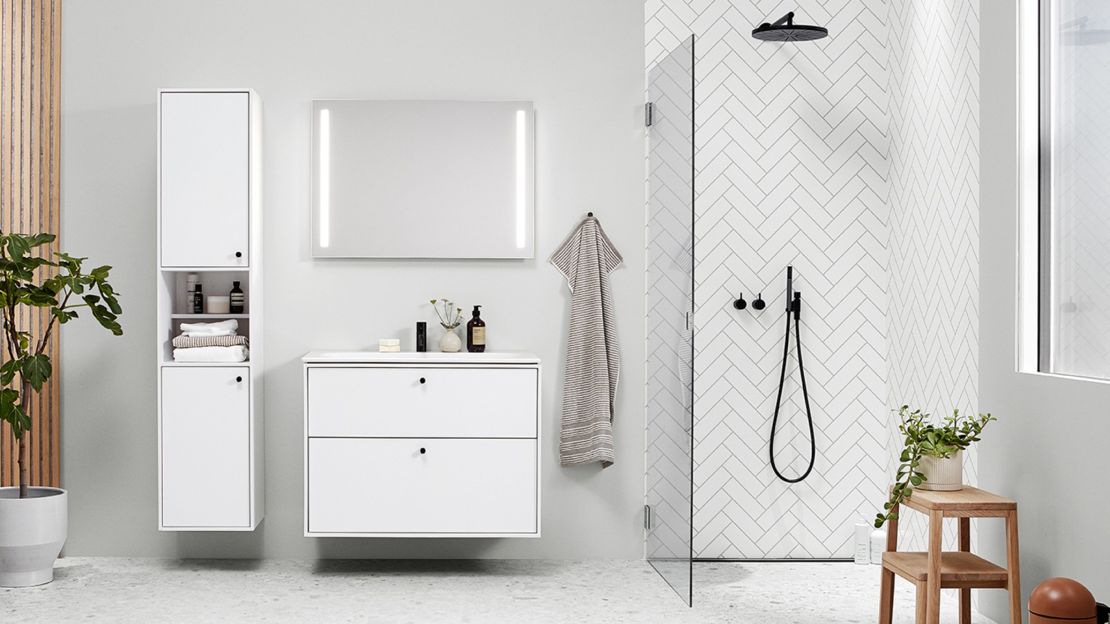 IDO Showerama Art -suhkuseinä kylpyhuoneessa IDO Showerama Art -suhkuseinä kylpyhuoneessa