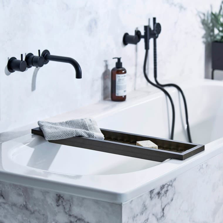 Mustat hanat tuovat ylellisyyttä kylpyhuoneeseen Mustat hanat tuovat ylellisyyttä kylpyhuoneeseen