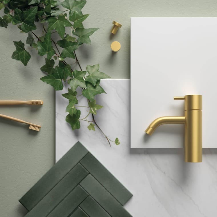 Vihreät ja rohkeat elementit kylpyhuoneessa Vihreät ja rohkeat elementit kylpyhuoneessa